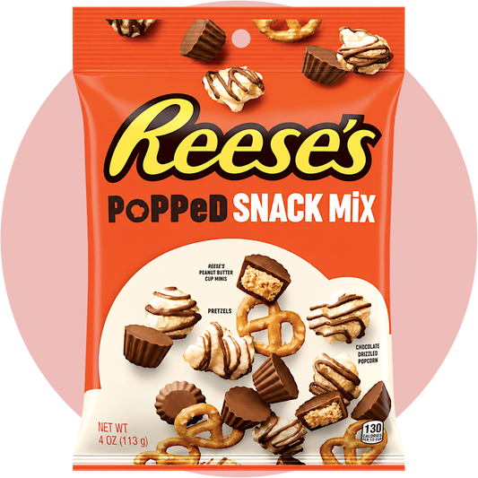 Reese’s Popped Snack Mix mit Peanut Butter Cups, Brezeln und Schokoladen-Popcorn